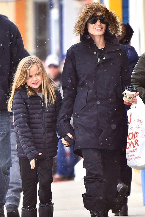 Angelina Jolie and Daughter Vivian, hit the slopes in Colorado New Year's Weekend Photo: The Daily Mail